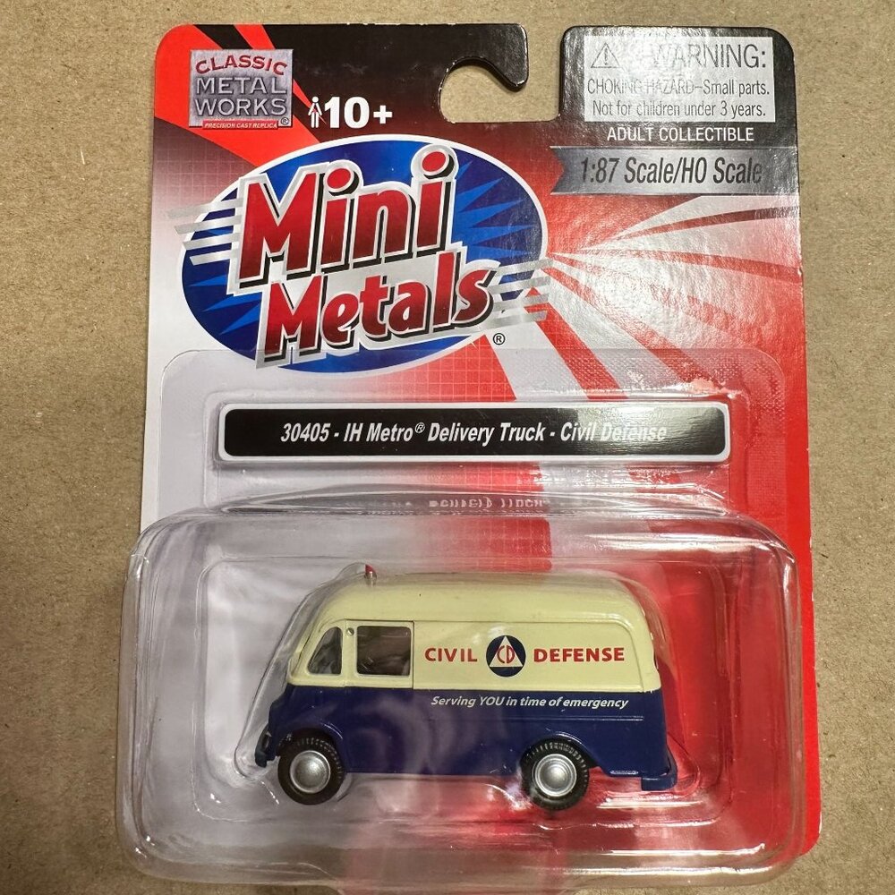 Classic Metal Works Mini Metals 1:87 Scale IH Metro Civil Defense Truck Collecti